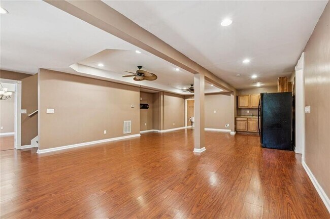 Building Photo - 410 After Glow Smt