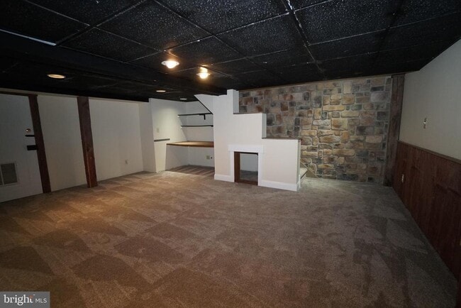 Building Photo - 915 Arch St