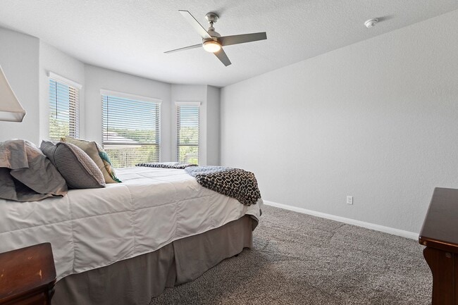 Building Photo - "Charming 3-Bedroom Retreat with 2 Baths i...