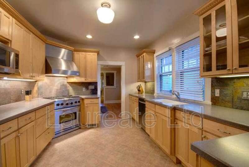 Building Photo - 2325 Ivanhoe St