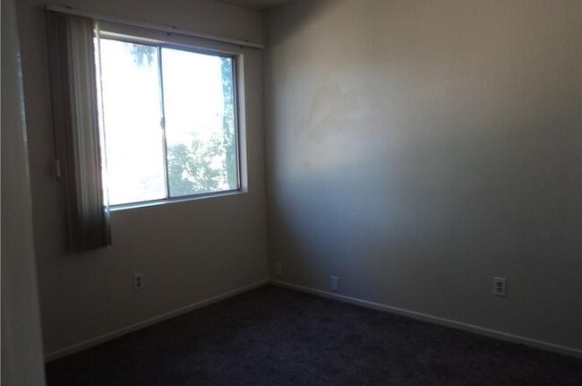Building Photo - LIVE THE DREAM IN A PRIVATE HOA COMMUNITY ...