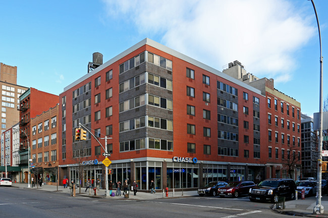Primary Photo - Extra Place Apartments