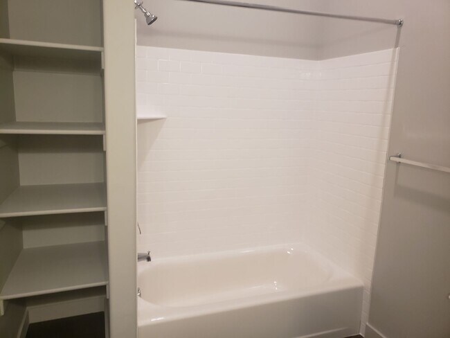 Building Photo - 2 Bed 1 Bath in Orem!