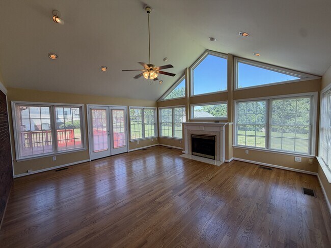 Building Photo - 236 Meadow Oaks Dr