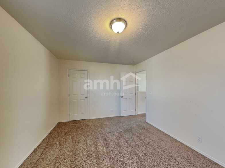 Building Photo - 895 E Folgado Ct