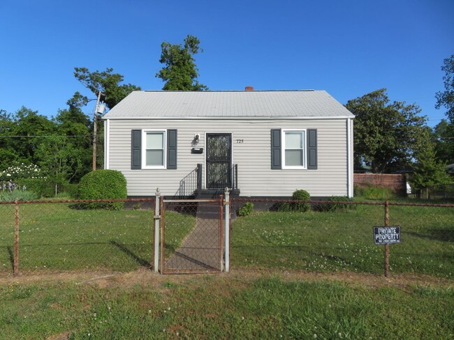 Primary Photo - 725 Court St