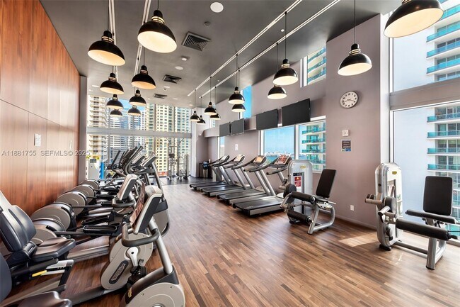 Building Photo - 1300 Brickell Bay Dr