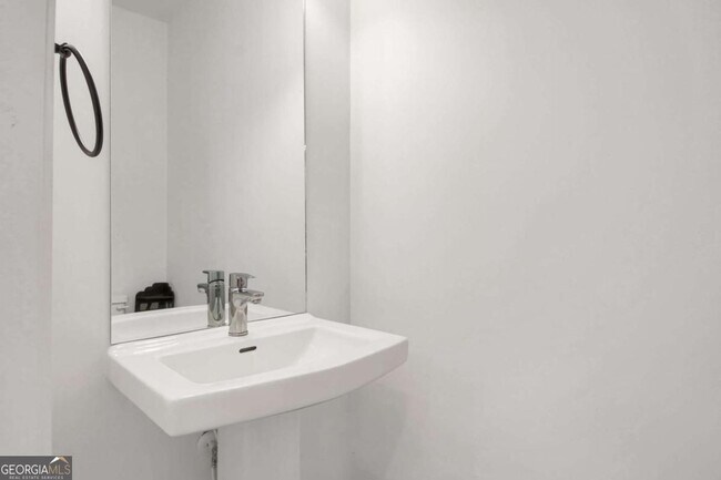 Building Photo - 2050 Bolton Rd NW