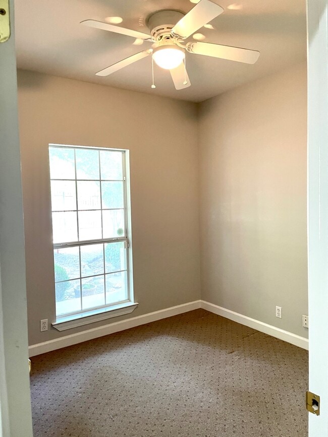 Building Photo - 104 Bermuda Dr