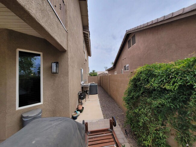 Building Photo - 3689 W 39th St