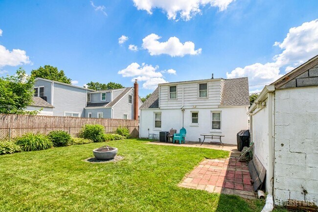 Building Photo - 186 Prigmore St