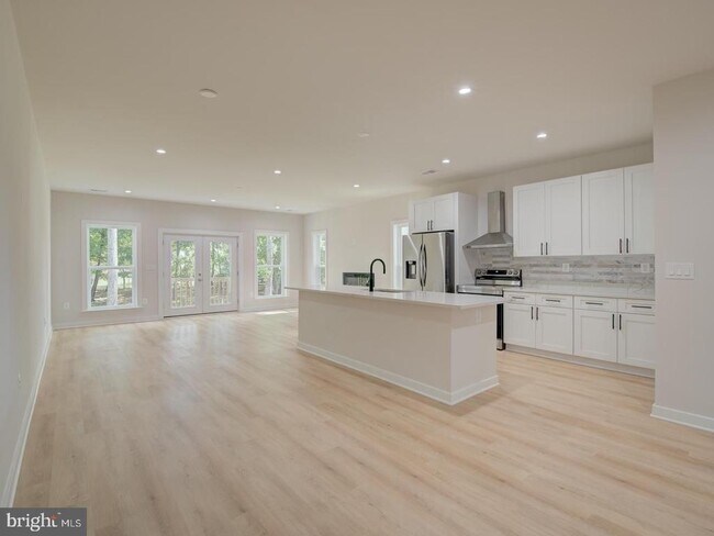 Building Photo - 14750 Jordan Ln