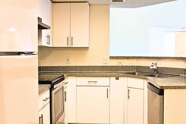 Building Photo - 5065 Wiles Rd