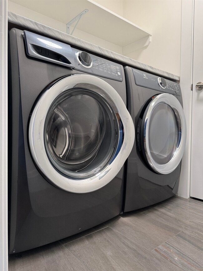 Building Photo - 16 Bright St