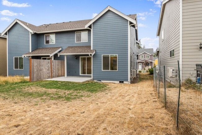 Building Photo - 3 Bed 2.5 Bath - Townhome - Hillcrest - NAS Whidbey