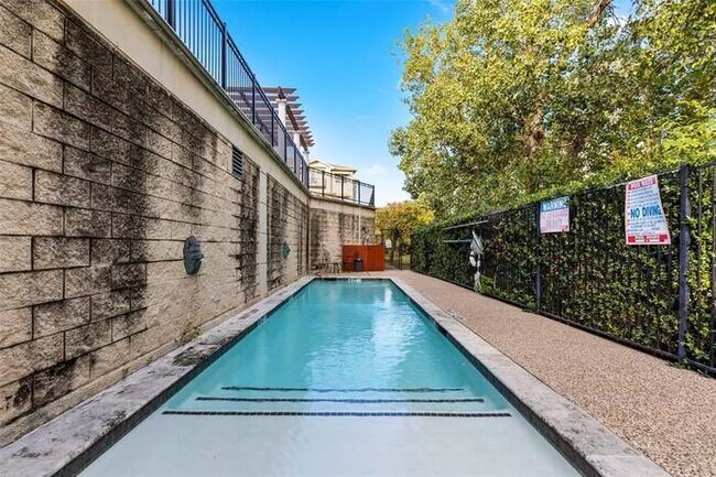 Building Photo - 3102 Kings Rd