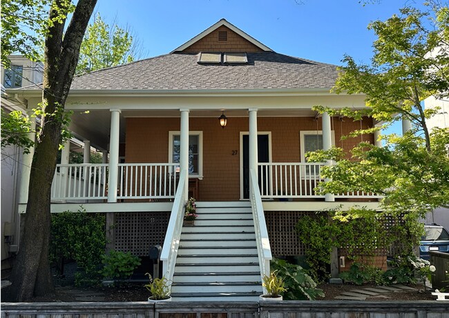 Primary Photo - Downtown San Anselmo Updated 4x3 + aupair ...