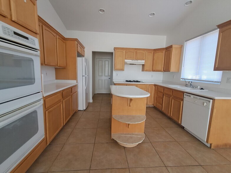 Building Photo - 2642 Sunday Grace Dr