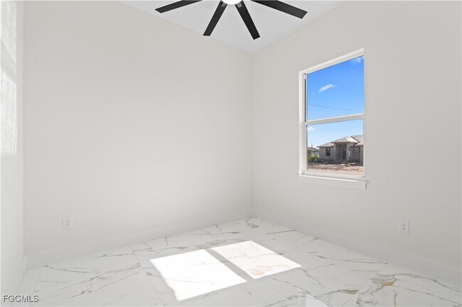 Building Photo - 428 Petite Ave