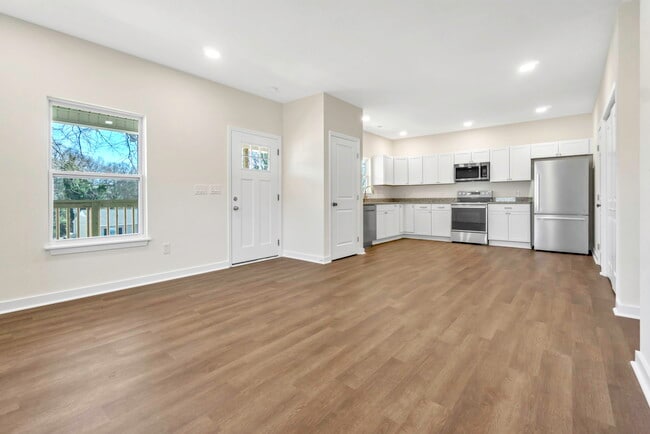 Building Photo - 304 E Hampton Ave