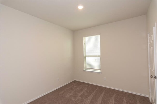 Building Photo - 229 The Duke Dr