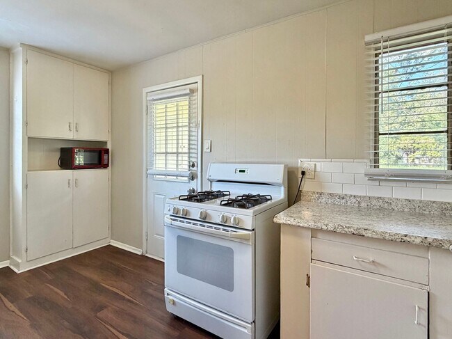 Building Photo - 1813 Wayne St