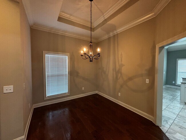 Building Photo - 990 Clubhouse Dr