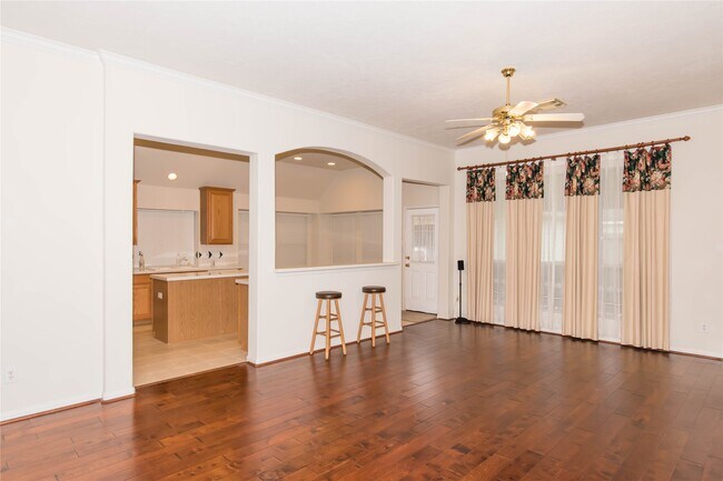 Building Photo - 9115 Sunny Ridge Dr