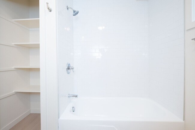 Building Photo - Newly Renovated Spacious 2 Bedroom in Irvington!