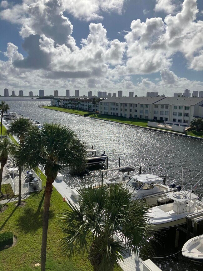 Building Photo - 108 Paradise Harbour Blvd