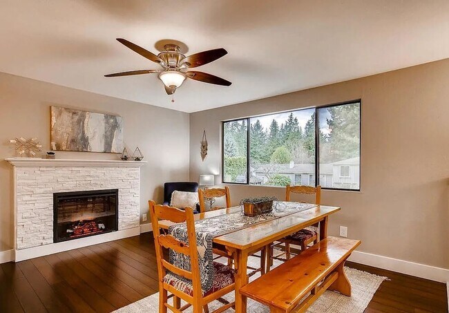 Building Photo - Beautifully Updated Edmonds Home with Spacious Fenced Backyard