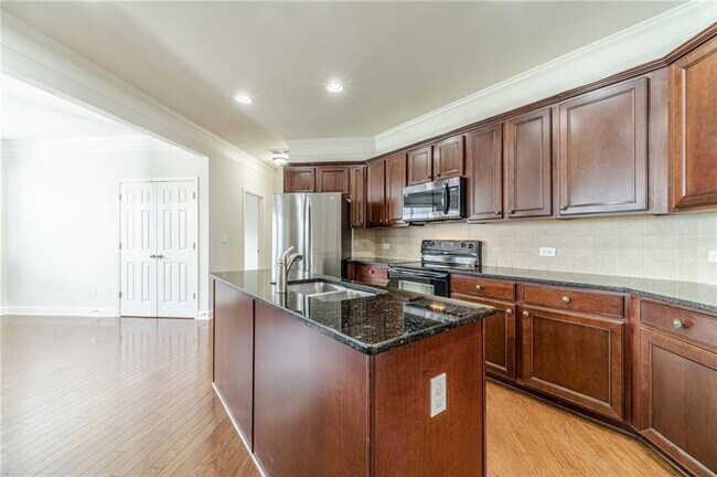 Building Photo - 2557 Staunton Dr