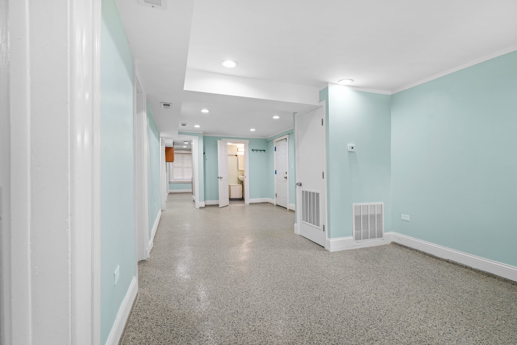 Building Photo - 2321 S Albany Ave
