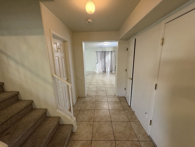 Building Photo - Riverhaven Great Central Location