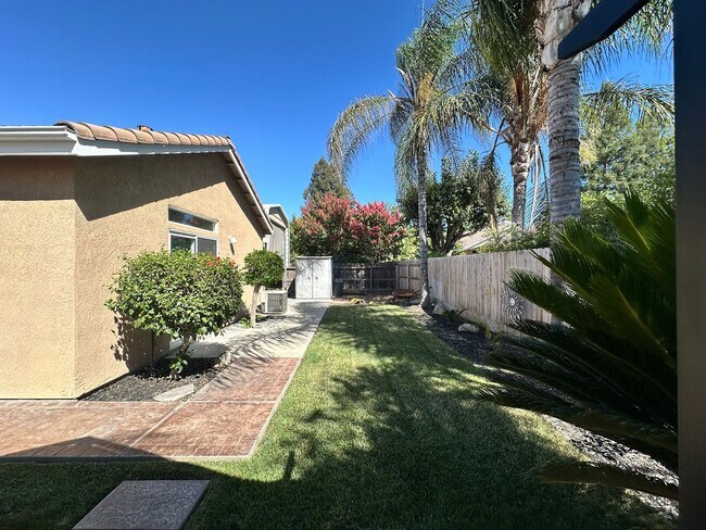 Building Photo - SE Visalia home coming soon!!