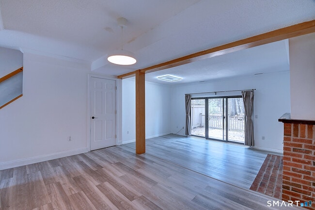 Building Photo - 32 Farmington Chase Crescent