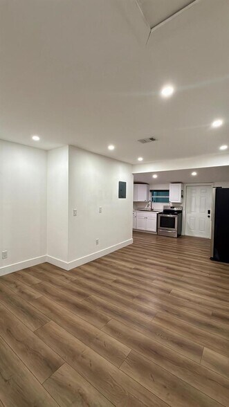 Building Photo - 712 Nottingham Blvd