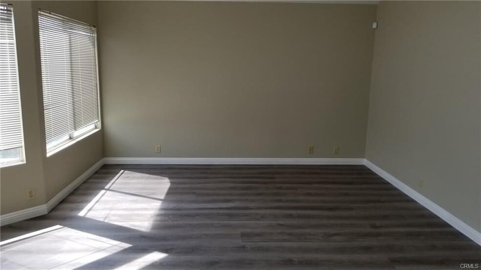 Building Photo - 424 Dylan Dr