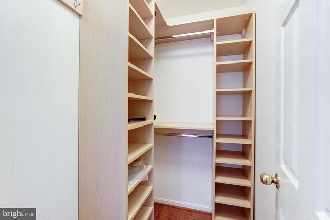 Building Photo - 43258 Meadowood Ct