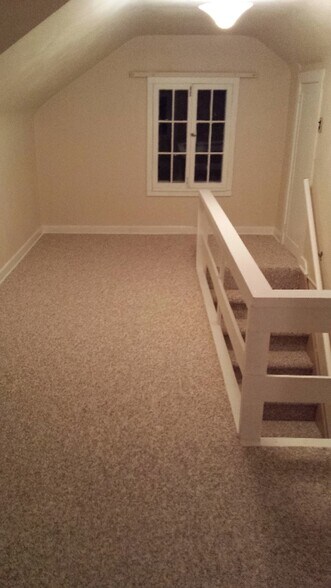 Building Photo - 19 Riverview Rd