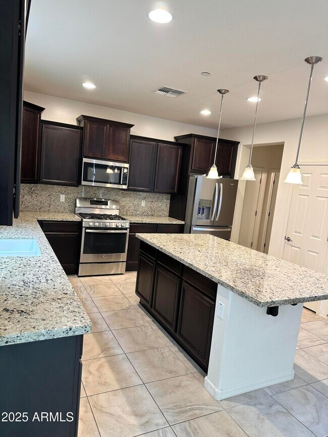 Building Photo - 9213 W Meadow Dr