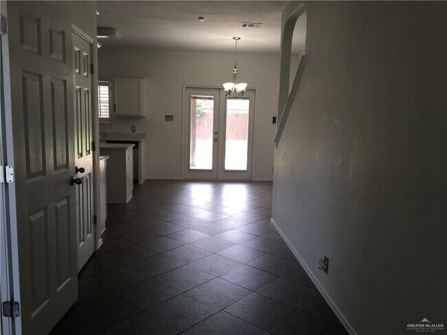 Building Photo - 3618 Wolf Dr