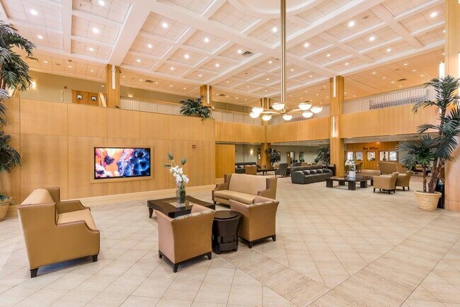 Building Photo - 476 Fanshaw L