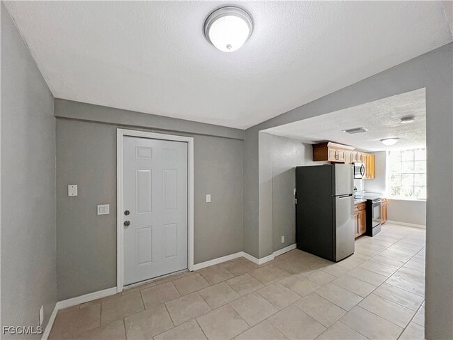 Building Photo - 15206 Stringfellow Rd