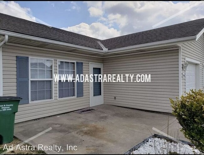 Building Photo - Spacious and Affordable Duplex in Peculiar-Available in JUNE!!