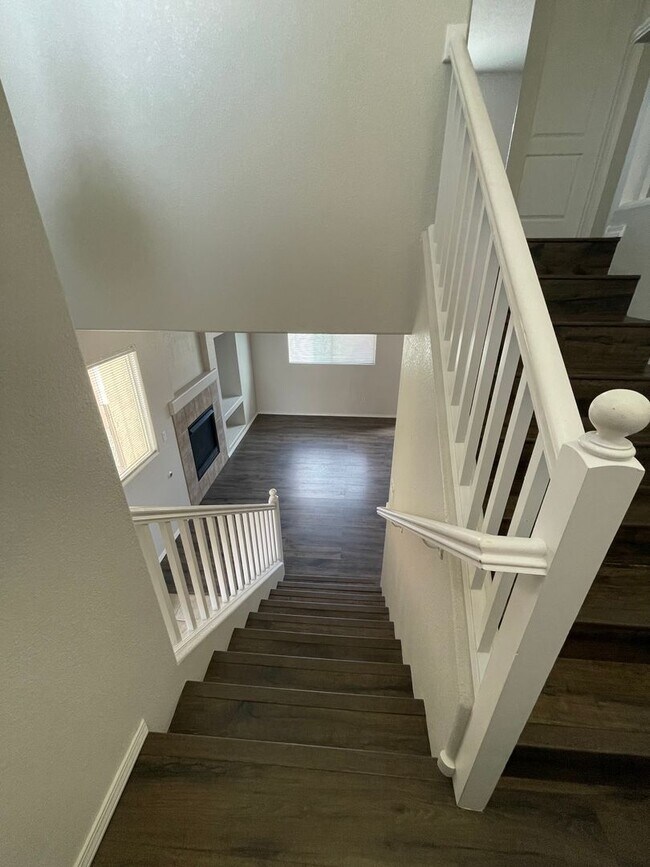 Building Photo - 2 bed 2.5 bath townhome located in a Gated Community in the Cabazon area!!