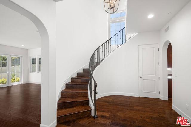 Building Photo - 5135 Avenida Oriente