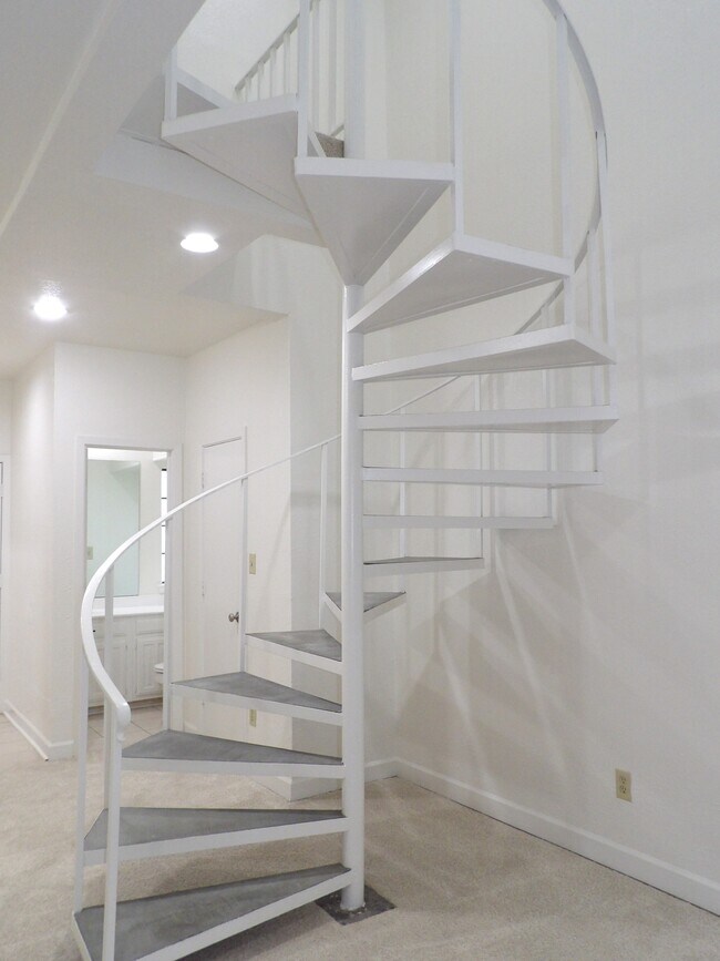 Building Photo - 3909 Rawlins St