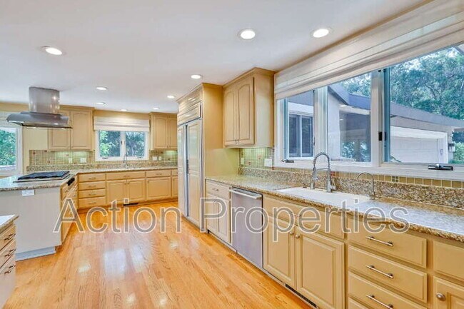 Building Photo - 15350 Norton Rd