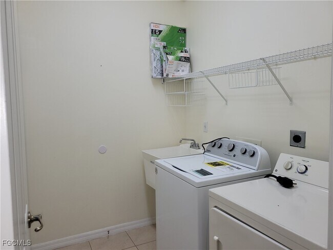 Building Photo - 9358 Palm Island Cir